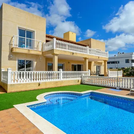 Villa Next To Playa Bossa Sant Josep de sa Talaia